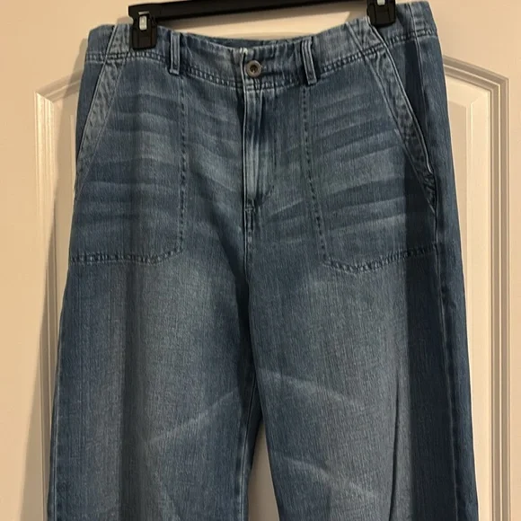 Bella Dahl Classic Blue Flare Jeans- extremely soft and lightweight - Picture 6 of 8